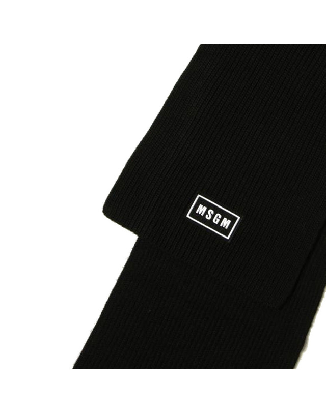 엠에스지엠 키즈 로고 패치 스카프 블랙 MS027744 110 착용컷