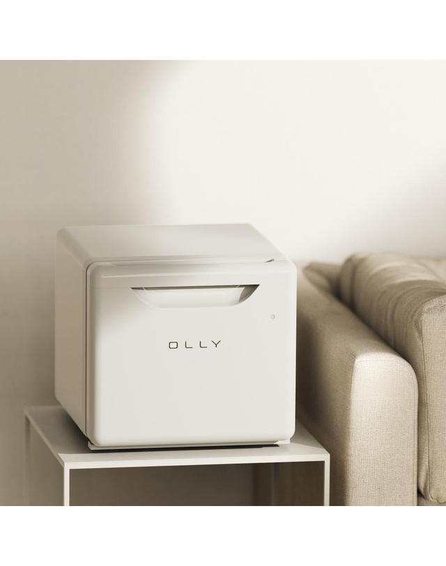 올리 OLLY 올리 미니멀 냉장고 화장품냉장고 맥주냉장고 다용도냉장고 저소음 OLR02 아이보리냉장고 착용컷
