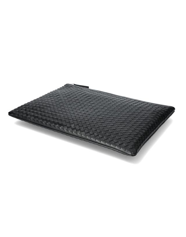 드래곤 디퓨전 26SS 드래곤디퓨전 A4 포셰트 클러치백 8058 BLACK 착용컷