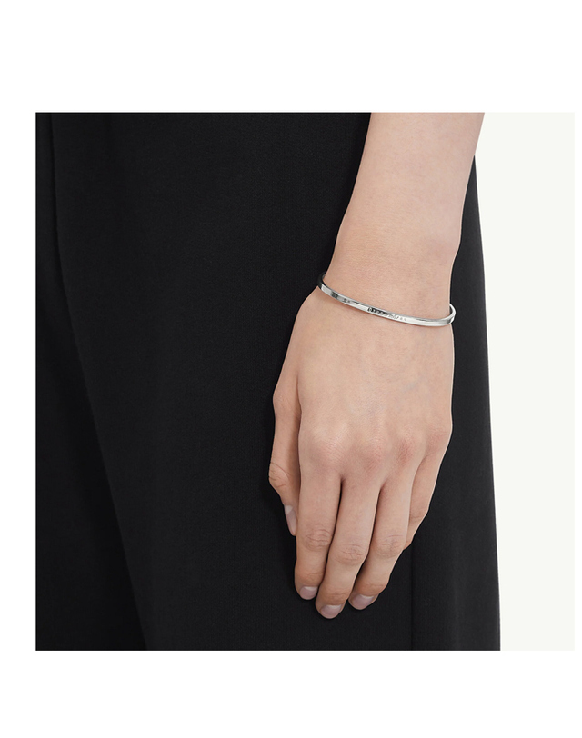 메종 마르지엘라 26SS MM6 넘버링 슬림 팔찌/SM7UY0054 SV0310 951 착용컷