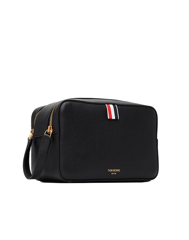 톰브라운 26FW 톰브라운 소프트 페블 그레인 워시백/MAC042A L0105 001 착용컷