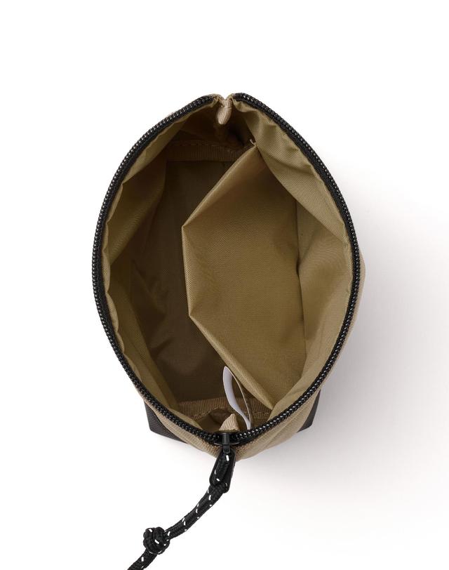 델코퍼 HARMONY POUCH (M-SIZE) [DARK SAND] 착용컷