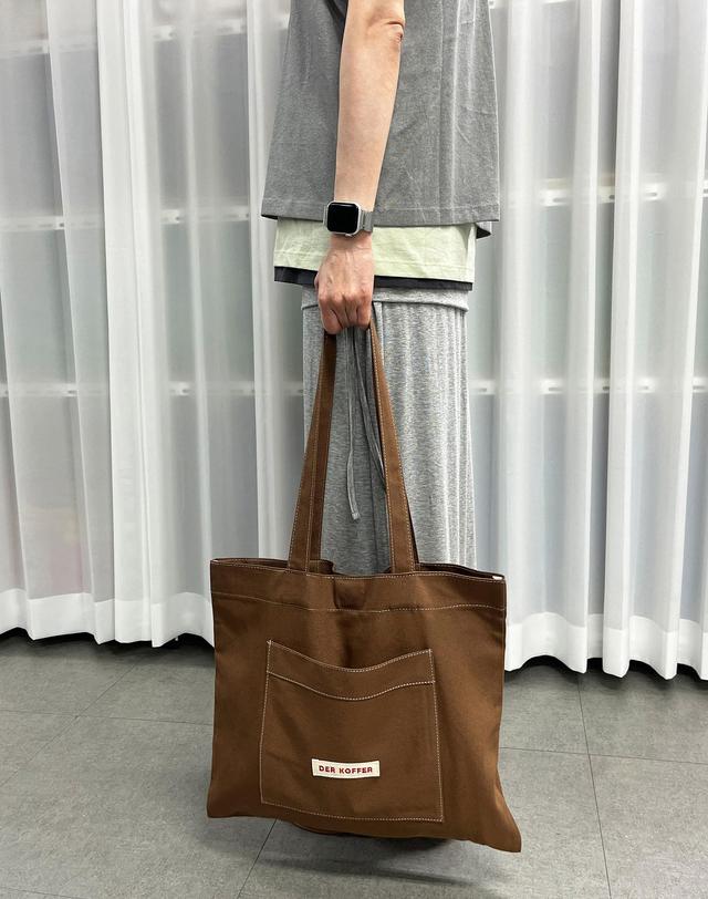 델코퍼 SHOPPER POCKET BAG [BROWN] 착용컷