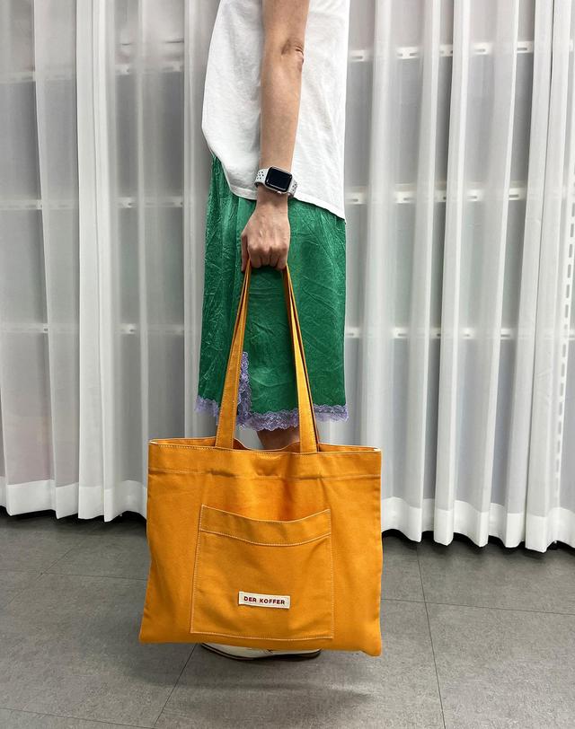 델코퍼 SHOPPER POCKET BAG [MUSTARD] 착용컷