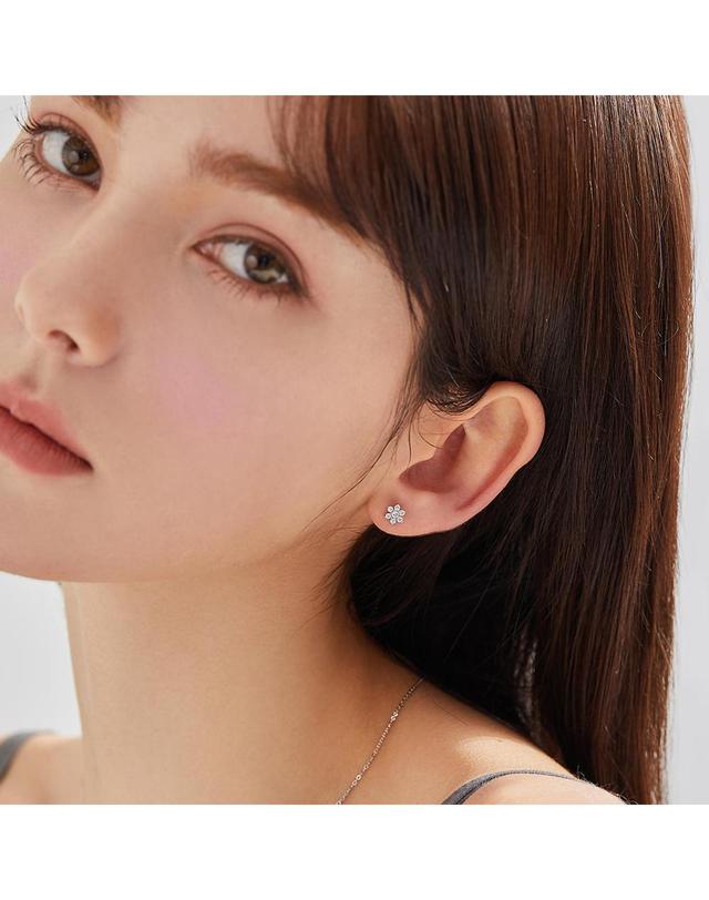 도로시 [도로시] 14k 모이사나이트 별꽃 피어싱 귀걸이 착용컷