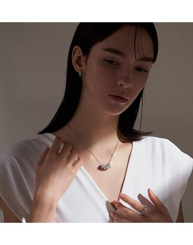 도로시 [도로시] 14k 18k 로프 랩 다이아몬드 모아링 펜던트(4color) 착용컷