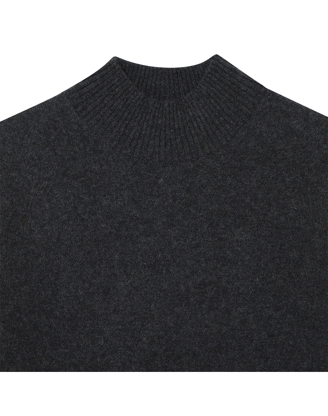 유닛 캐시미어 반팔 소매 란타나 모크넥 풀오버 (UFKKMN330C-CHARCOAL) 착용컷