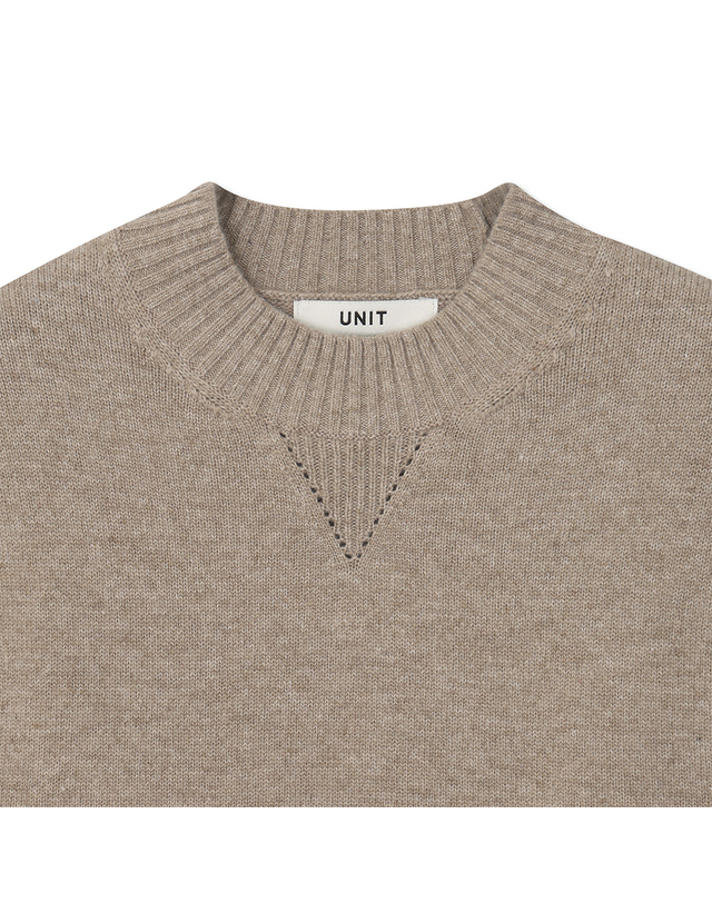 유닛 캐시미어 블렌드 사프란 베스트 (UFKKVE466N-BEIGE) 착용컷