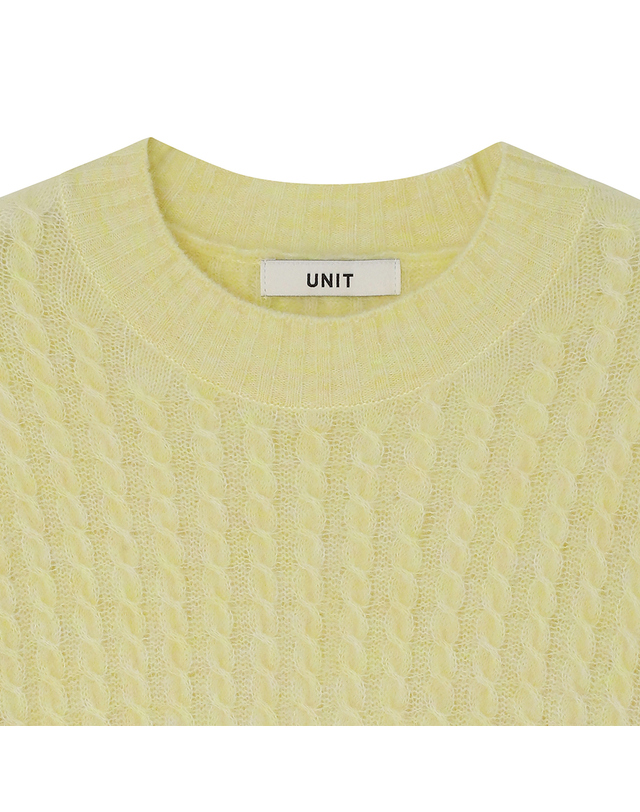 유닛 알파카 블렌드 크루넥 케이블 버터컵 풀오버 (UFKKCN418N-L/YELLOW) 착용컷