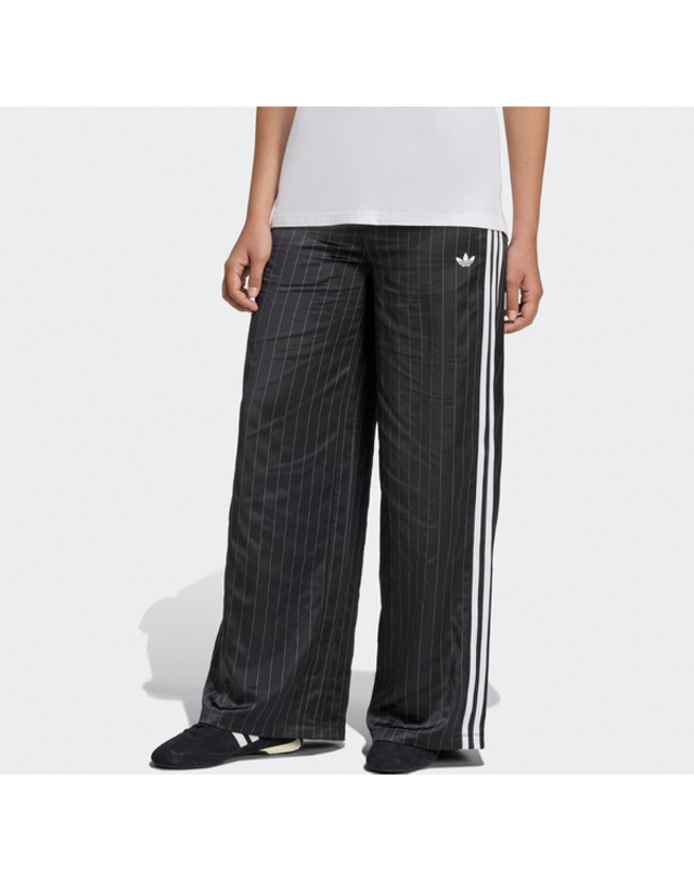 에비씨마트 [갤러리아] [ADIDAS] PIN STRIPE SATIN PANTS KD2295 착용컷
