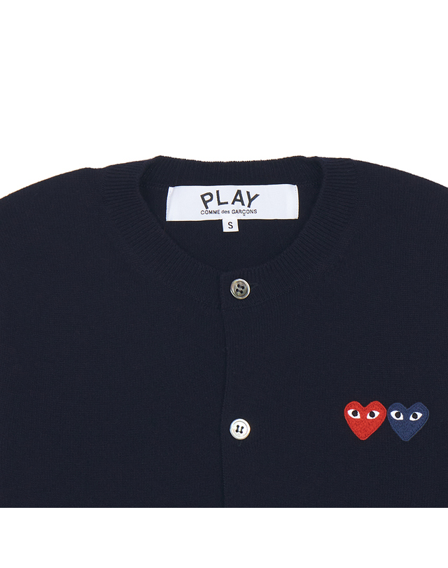 꼼데가르송 26FW 꼼데가르송 [EXCLUSIVE] 더블와펜 가디건 AX N057 051 2 (남여공용) 착용컷