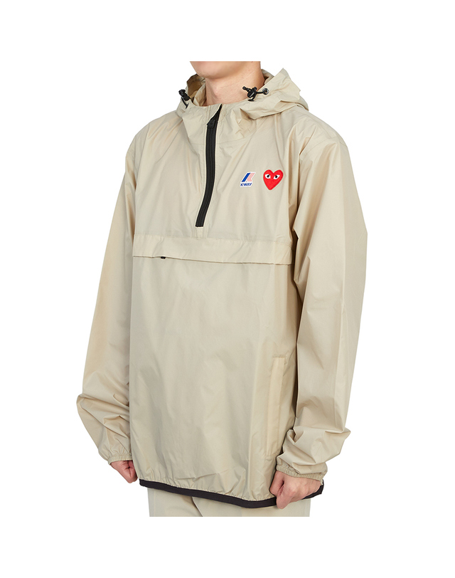 꼼데가르송 26FW 꼼데가르송 X 까웨 후드 레인 자켓 AZ J502 051 3 (남여공용) 착용컷