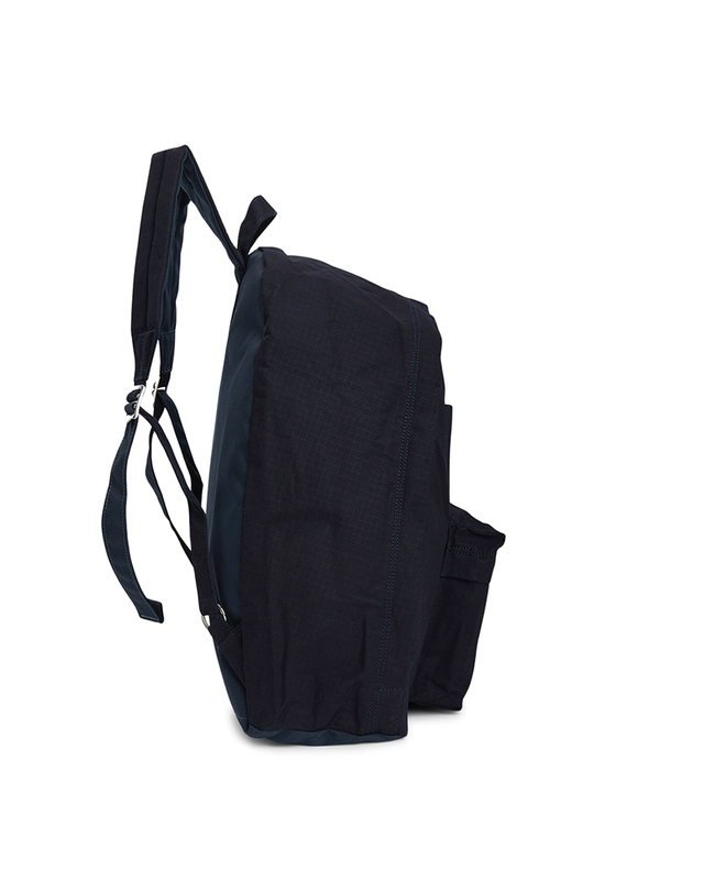 나나미카 26FW 나나미카 데이 백팩 S25SO105E NAVY (남여공용) 착용컷