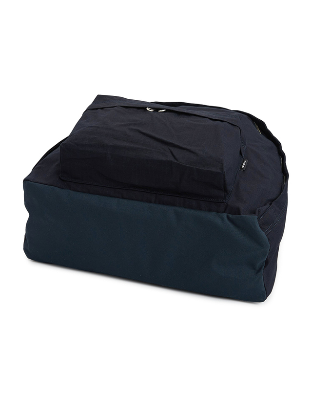 나나미카 26FW 나나미카 데이 백팩 S25SO105E NAVY (남여공용) 착용컷