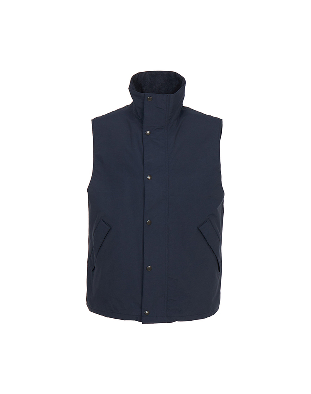 나나미카 26FW 나나미카 2L 퍼텍스 언리미티드 필드 조끼 S25FN073E DARK NAVY (남여공용) 착용컷