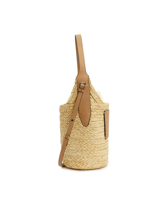 헬렌카민스키 26FW 헬렌카민스키 니시다 라피아 여성 버킷백 BAG51961 NATURAL CARAMEL 착용컷