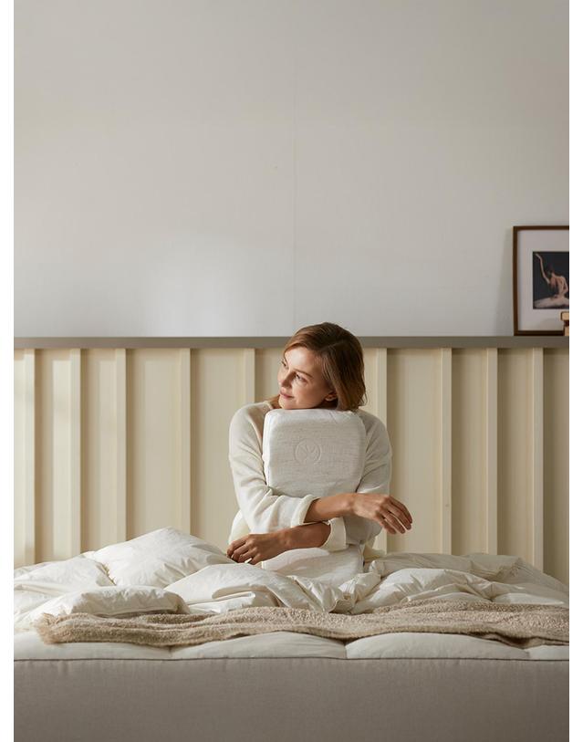 가누다 가누다 골드라벨 라르고(Soft) 기능성 경추베개 싱글세트 (베개1+머리냅1) 착용컷