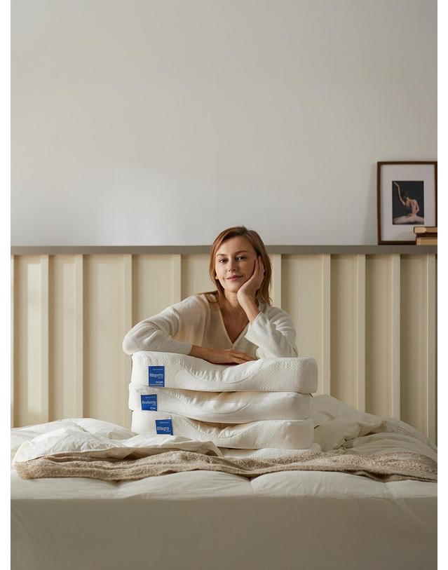 가누다 가누다 블루라벨 알레그레토(Soft) S M 기능성 경추 베개 착용컷
