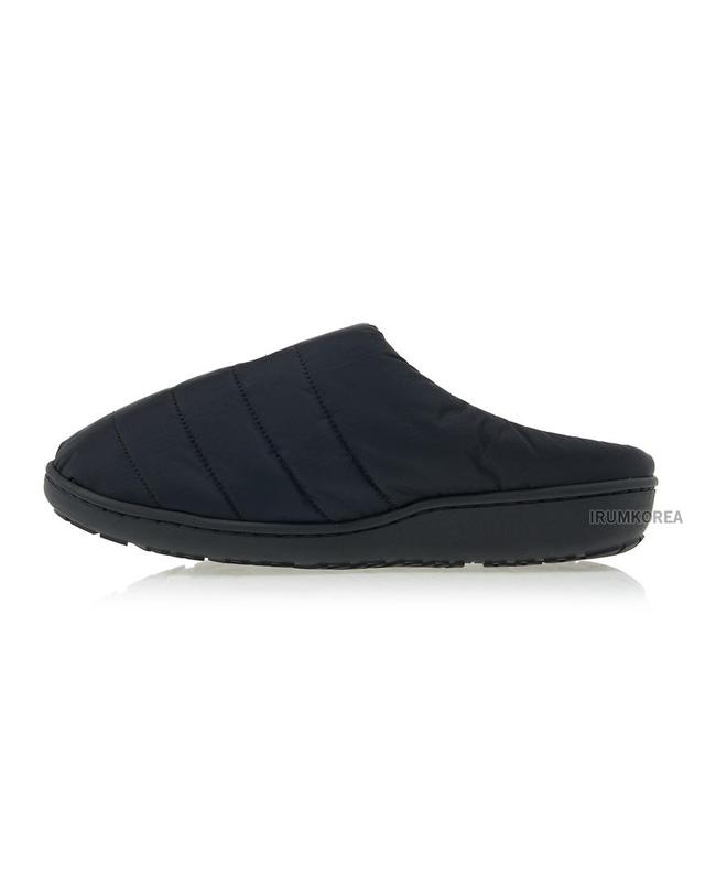 난가 [난가] FW26 공용 오로라텍스 패딩 슬리퍼 NA2443 3E105 BLK 착용컷
