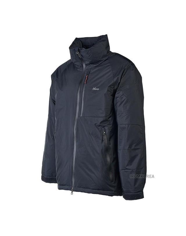 난가 [난가] FW26 남성 오로라 스탠드칼라 패딩 ND2441 1A002 BLK 착용컷