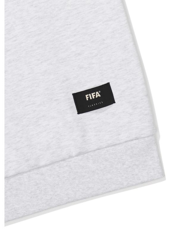 피파1904 [FIFA 1904] 히스토릭 마크 맨투맨 라이트그레이(FF33MR44U_120) 착용컷