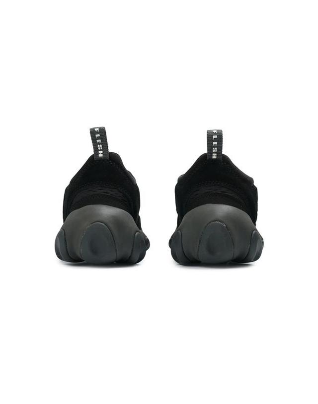 오클리 오클리 팩토리팀 SUEDE FLESH SANDLE 블랙 BDF24S02004117BK01 착용컷