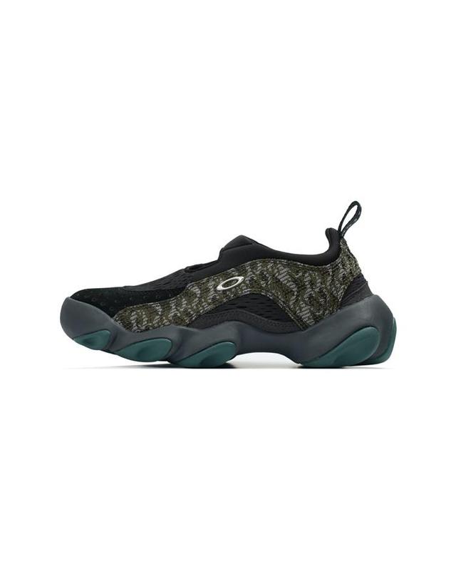 오클리 오클리 팩토리팀 JACQUARD FLESH SANDAL 카모/블랙 BDF24S02004117NP04 착용컷