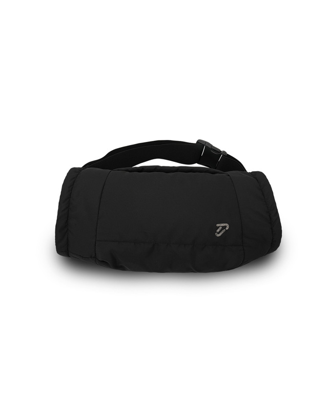 이안폴터디자인 [IJP DESIGN] 이안폴터디자인 여성 패딩 핸드워머 - IPL4WHW191 BK 착용컷