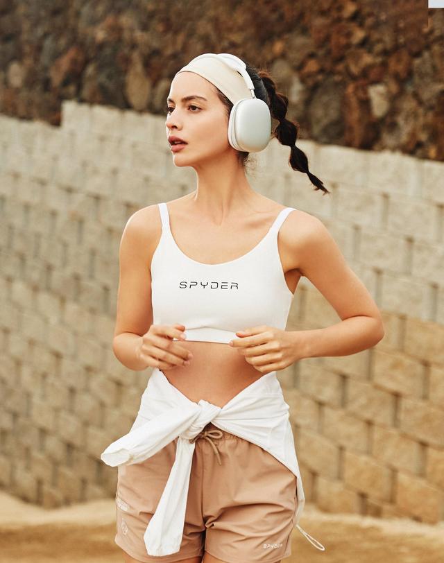 스파이더 [스파이더] 여성 올데이 레터링 브라탑 SPJFCNBR252WWHT 착용컷