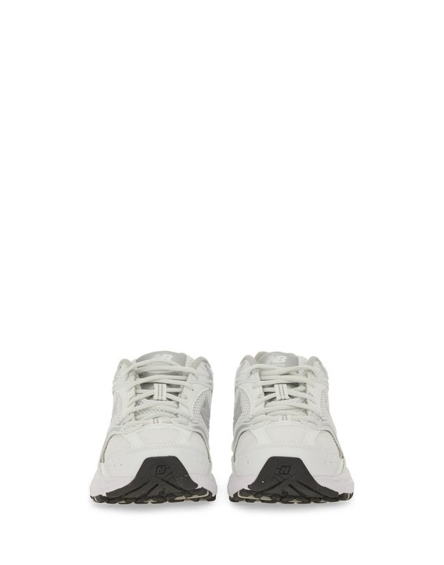 뉴발란스 [해외직구] 26 F/W 뉴발란스 스니커즈 530 MR530EMA_WHITE/SILVER B0042250532 착용컷
