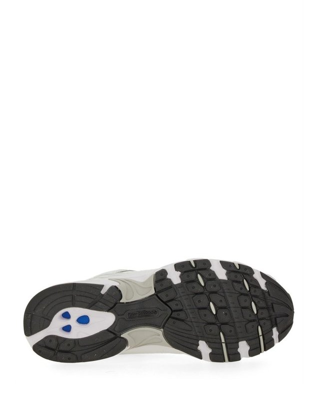 뉴발란스 [해외직구] 26 F/W 뉴발란스 스니커즈 530 MR530EMA_WHITE/SILVER B0042250532 착용컷