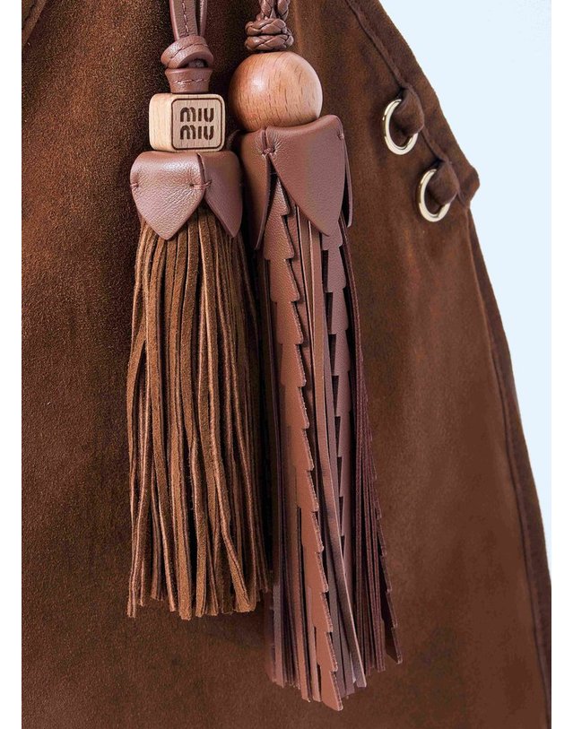 미우미우 [해외직구] 25 F/W 미우미우 스웨이드 핸드백 WITH TASSELS 5BA295 2CSS F0316 B0111655334 착용컷