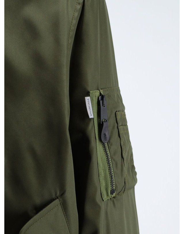 발렌시아가 [해외직구] 발렌시아가 나일론 봄버 WITH 오렌지 LINING A001YLTUO212840 B0652188574 착용컷