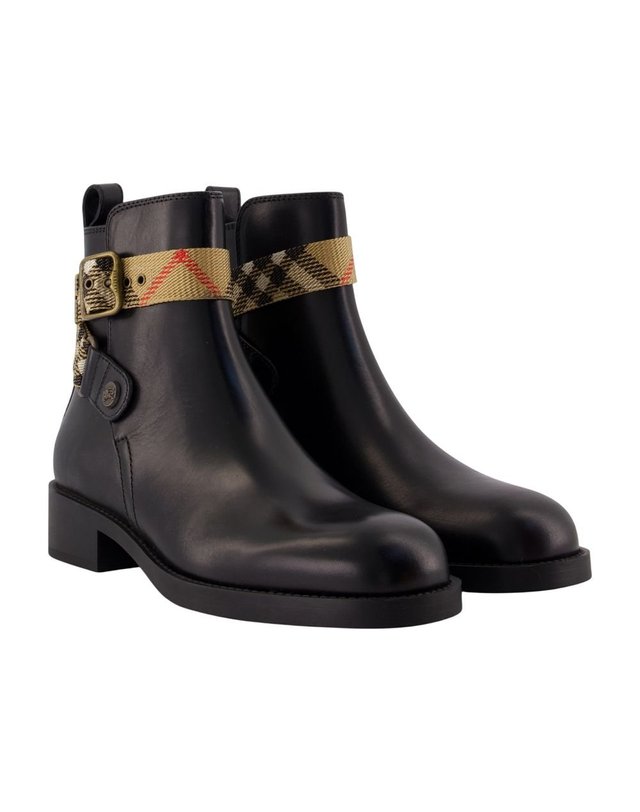 버버리 [해외직구] 26 F/W 버버리 LF HUNTLEY 25 앵클 부츠 BURBERRY 레더 블랙 8128778-A1189 B0732172321 착용컷