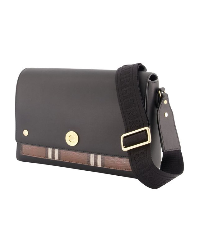 버버리 [해외직구] 26 F/W 버버리 LL 미디엄 NOTE VVV 숄더 백 BURBERRY 레더 블랙 8132631-C6741 B0732274762 착용컷