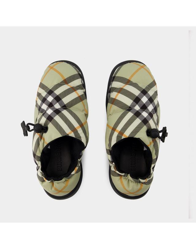버버리 [해외직구] 24 F/W 버버리 필로우 로우 뮬 BURBERRY 나일론 베이지 8094483 B0731451407 착용컷