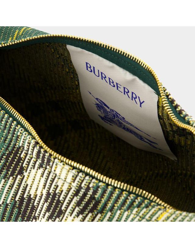 버버리 [해외직구] 25 S/S 버버리 미디엄 PEG 숄더 백 BURBERRY 나일론 그린 8082047-B8636 B0731497478 착용컷
