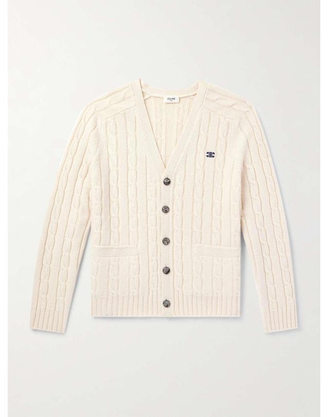 셀린느 [해외직구] 25 S/S 셀린느 슬림핏 로고-엠브로이드 케이블니트 스웨이드 캐시미어 가디건 2AD5G362W. B0081661102 착용컷