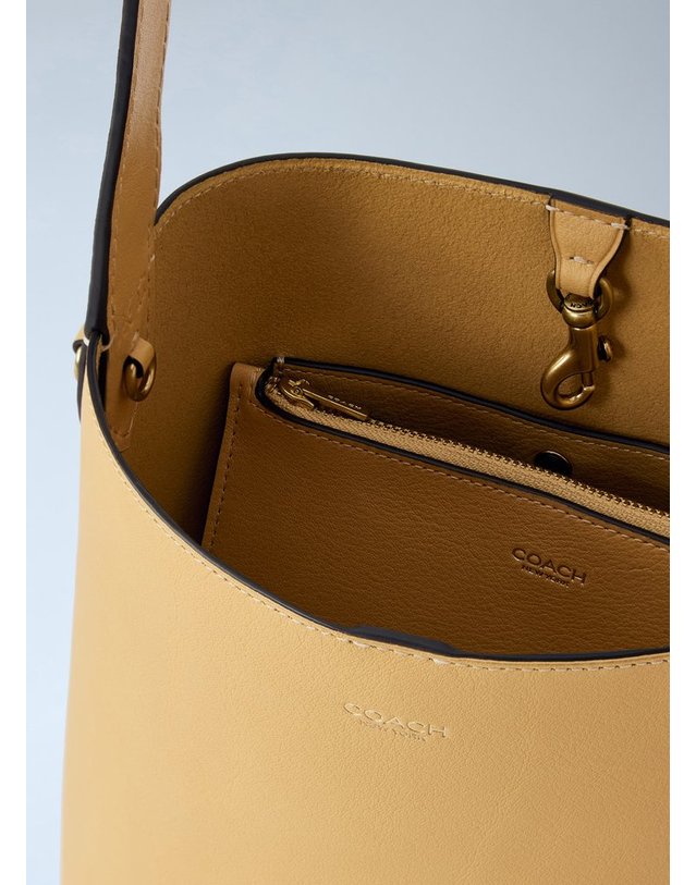 코치 [해외직구] 26 S/S 코치 블리커 버킷 백 21 CCX07/B4/VANILLA B0112032667 착용컷