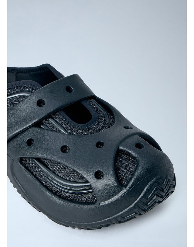 크록스 [해외직구] 26 S/S 크록스 CAGED 뮬 211907-001 B0112009500 착용컷