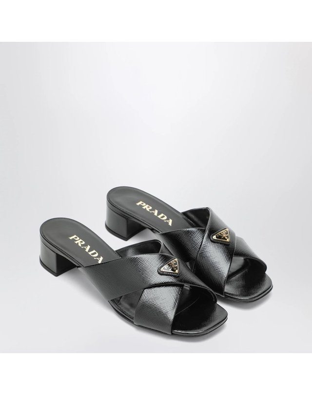 프라다 [해외직구] 26 S/S 프라다 블랙 레더 뮬 WITH TRIANGULAR 로고 1XX7880353A9S-F0002 B0052528037 착용컷