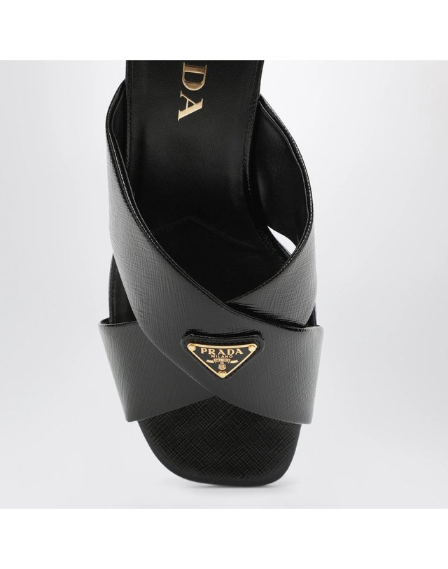 프라다 [해외직구] 26 S/S 프라다 블랙 레더 뮬 WITH TRIANGULAR 로고 1XX7880353A9S-F0002 B0052528037 착용컷