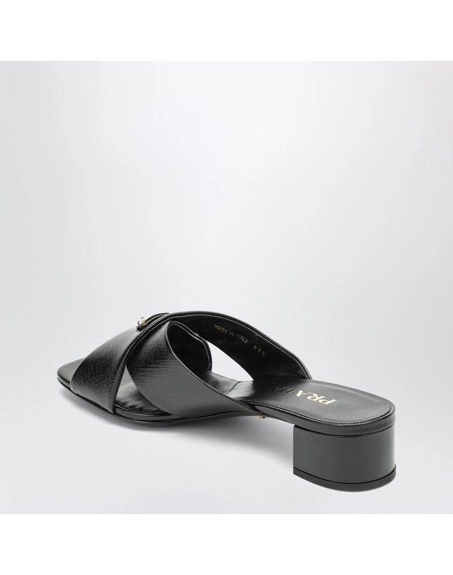 프라다 [해외직구] 26 S/S 프라다 블랙 레더 뮬 WITH TRIANGULAR 로고 1XX7880353A9S-F0002 B0052528037 착용컷