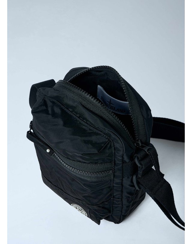 스톤아일랜드 [해외직구] 26 S/S 스톤 아일랜드 로고 패치 크로스바디 백 L2S159200015 S0251 V0029 B0111882012 착용컷
