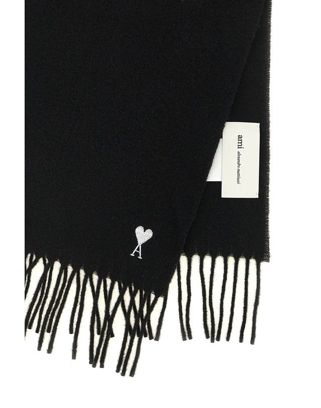 아미 [해외직구] 아미 QUOTAWOOLSCARFWITHAMIDECOEUREMBROIDERY USF677AW0047 001 B0442292621 착용컷
