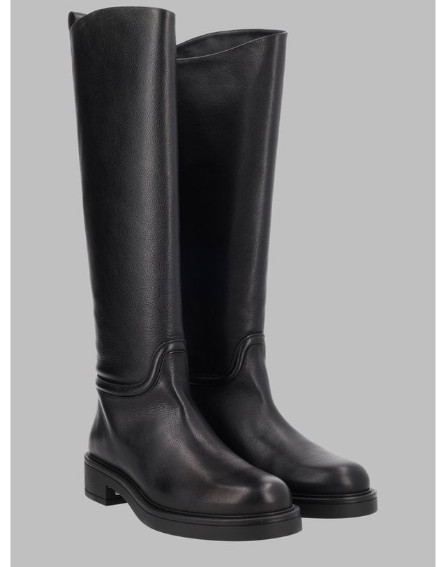 스튜어트와이츠먼 [해외직구] 26 F/W 스튜어트 와이츠먼 부츠 K1076L1_001 B0042325309 착용컷