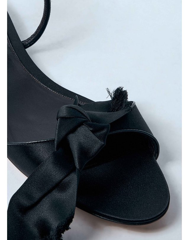 더 로우 [해외직구] 25 S/S 더 로우 VOLUPTAS 샌들 F1571 W326 BLK B0111552150 착용컷