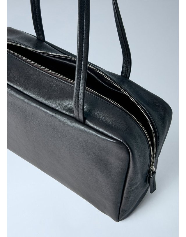더 로우 [해외직구] 26 F/W 더 로우 ASTRA 볼링 백 W1725-L693-WLSHS B0112366197 착용컷