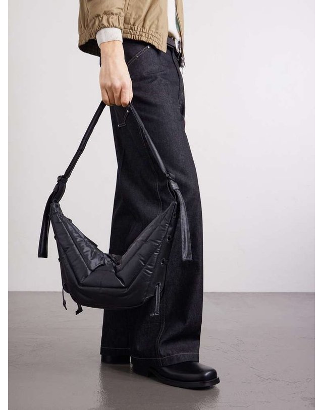르메르 [해외직구] 26 S/S 르메르 소프트 게임 스몰 코팅코튼 메신저 백 BG293 LF1320BK983 B0081951312 착용컷