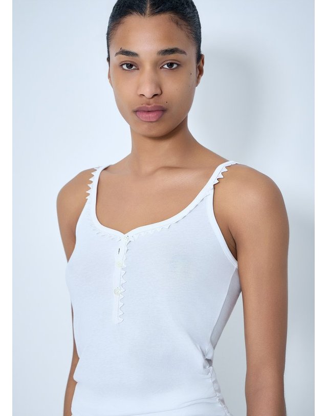 자크뮈스 [해외직구] 26 S/S 자크뮈스 리브드 디테일 CAMISOLE 26ETSW00567AJ00189 100 B0111990097 착용컷